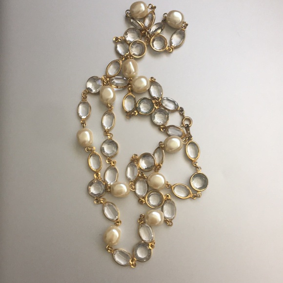 ⭐️ Gold-tone Pearl and Crystal 37” necklace - Picture 4 of 6